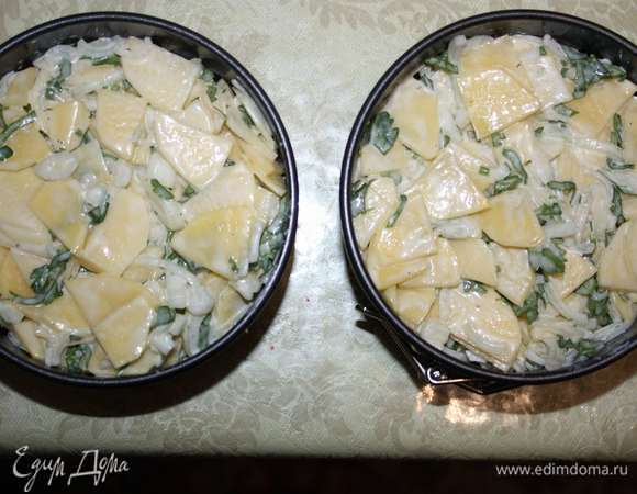 Сверху выложим картофель.