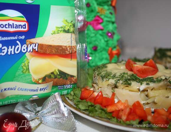 Вынимаем из формы, украшаем зеленью и овощами.