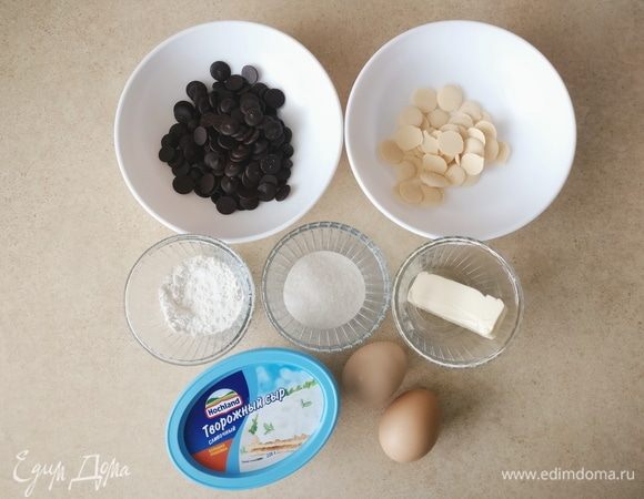 Творожный сыр Hochland достать из холодильника, чтобы он стал комнатной температуры.