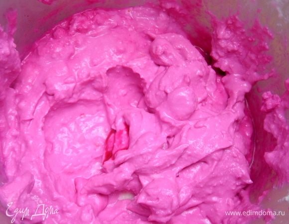 Эту заготовку можно сделать заранее, поставить в холодильник и наполнить начинкой перед подачей.