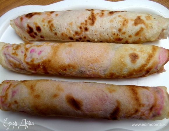 Я поместила в холодильник заготовки, чтобы начинка лучше схватилась.