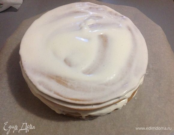 Все коржи смазали.