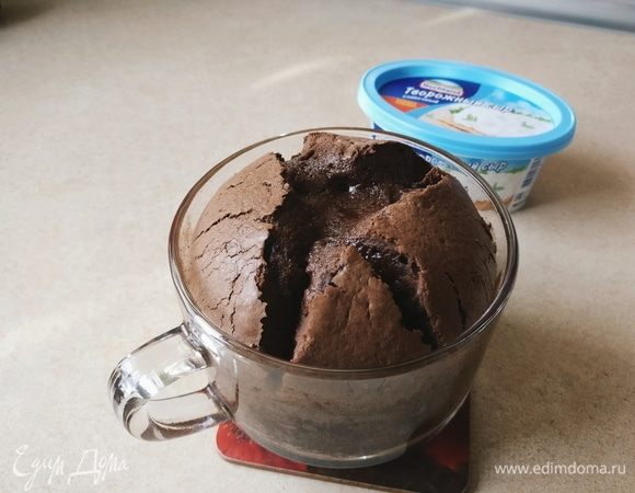 Кекс остудить. Серединка останется влажной, так должно быть. 