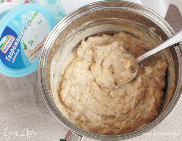 Тщательно вымещать творожно-фруктовую массу. Крем для пирожных готов.