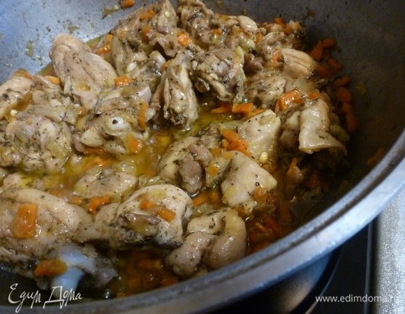 Перемешать все вместе, готовить еще минут 5.