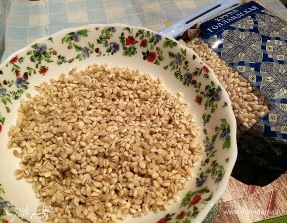 Начнем с того, что вскипятим воду, промоем крупу Голландскую ТМ «Националь».  