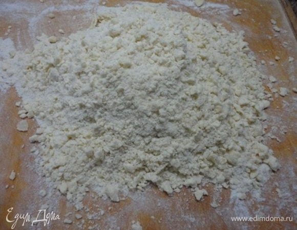 И рубим большим ножом, двумя руками, в крошку.