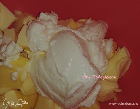 Добавляем сметану.