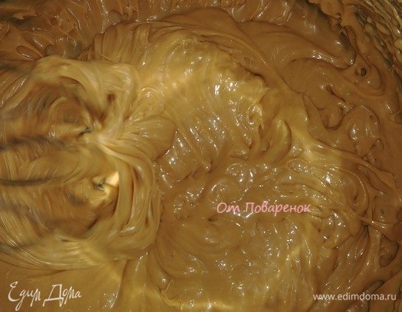 Взбиваем очень тщательно наш крем.