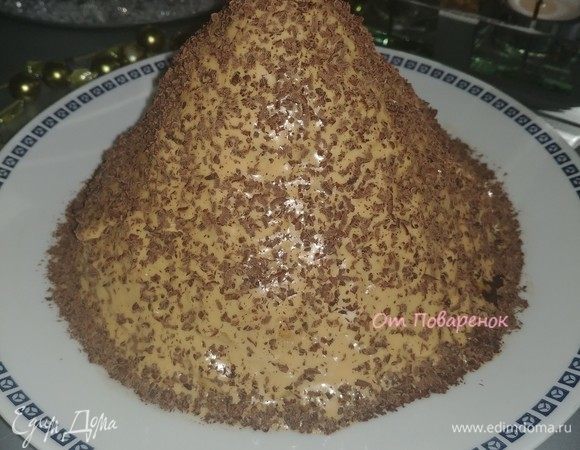 Натереть на мелкой терке темный шоколад — это будут наши муравьи.☺Посыпать торт сверху шоколадной крошкой.