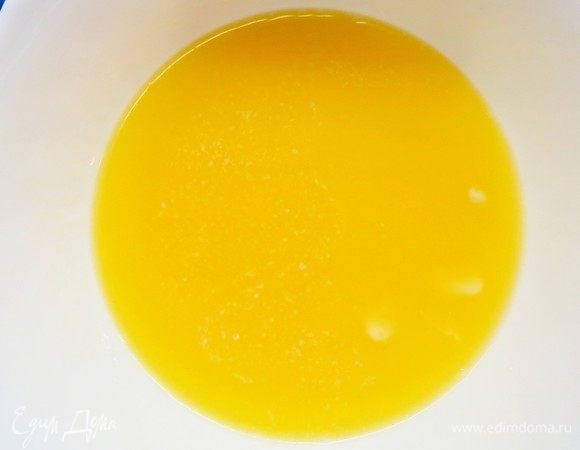 Сливочное масло растопить.