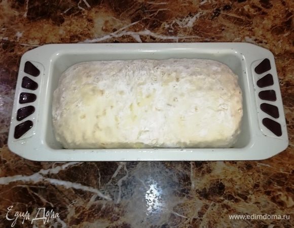 Тесто подошло, его можно отправлять в духовку, разогретую до 180°С духовку на 25 минут. 