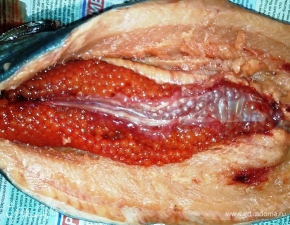 У нас попался сюрприз. Икру мы засолим и сделаем с ней бутерброды.