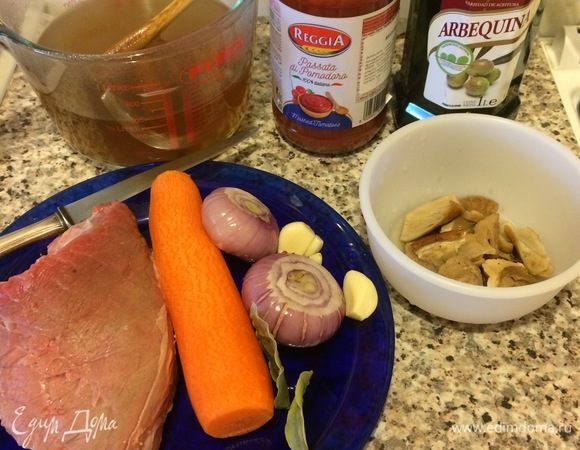 Для этого блюда лучше брать молодую говядину или телятину. Так как если мясо будет долго готовиться, то перловка очень разварится.