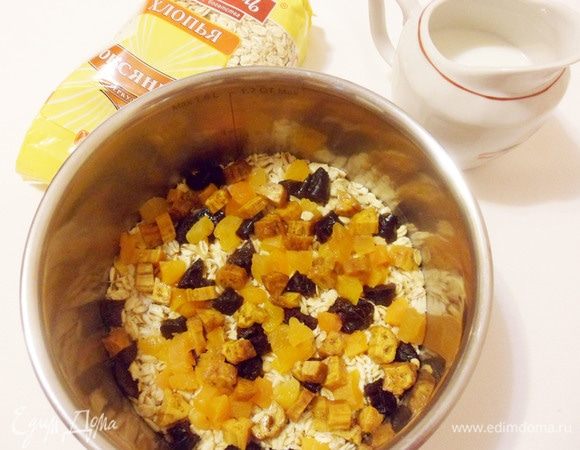 За ночь вся вода впиталась. Утром овсяные хлопья стали мягкими.