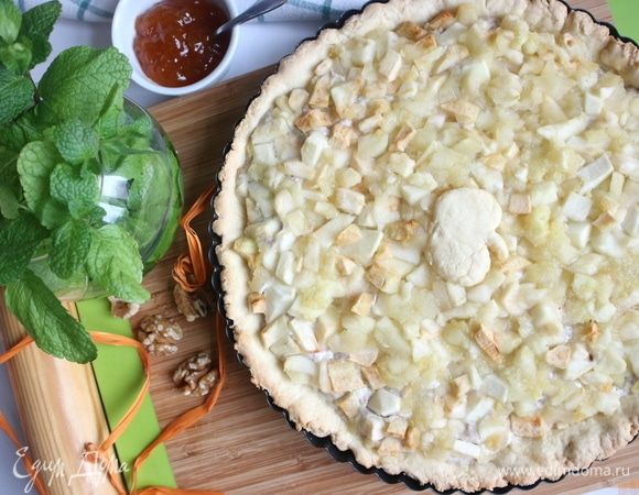 Вынуть пирог из духовки.