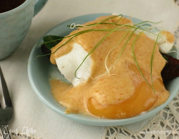 Желток получается жидким, чуть прикоснешься, и смешивается сырно-желтковый соус. Приятного!