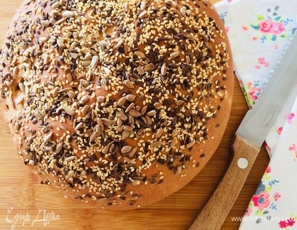 Готовый хлеб полностью остудить на решетке.