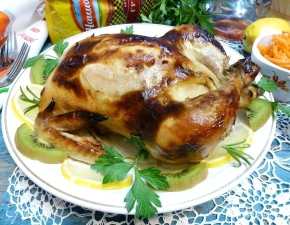 Курица, фаршированная гречкой с вишней, готова. Приятного аппетита!