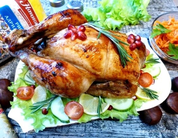 Вот такая румяная курица у меня получилась! Мягкая и сочная благодаря соленаду. А начинка нежнейшая получилась! 
Приятного аппетита!