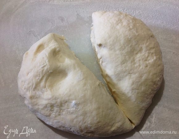 Делим тесто на две части, из каждой части выходит 4 лепешки, итого 8.
