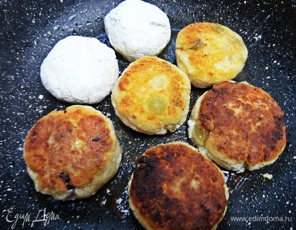 Обжарить с двух сторон до корочки.