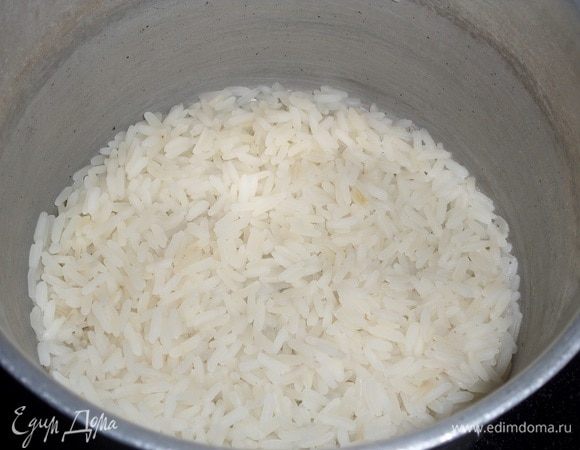 Рис отвариваем до готовности. Остужаем.