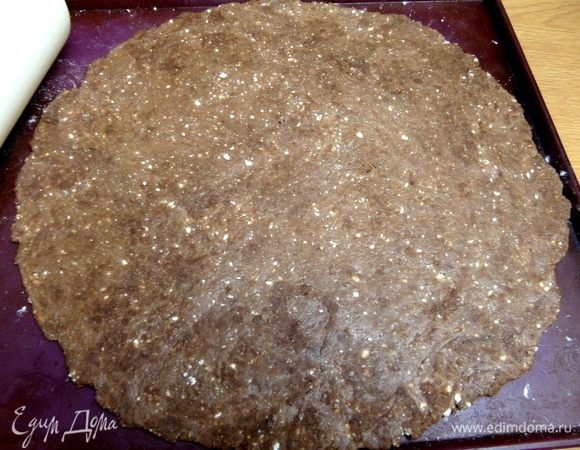 Раскатать в тонкий круг.