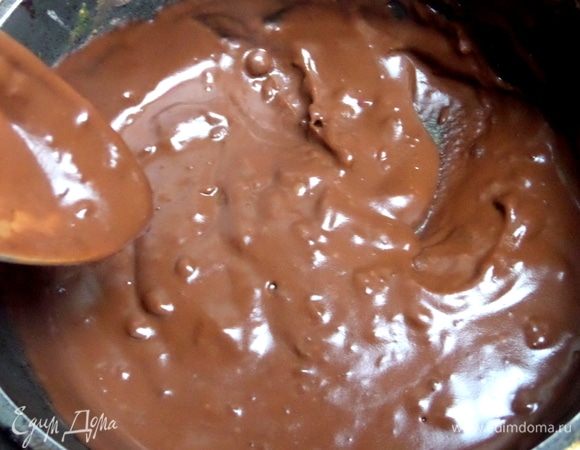 Сварить в молоке готовый пудинг (пачку) с сахаром (2 ст. л.). 