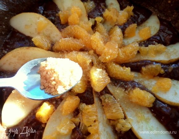 Посыпать коричневым сахаром (1 ст. л.).