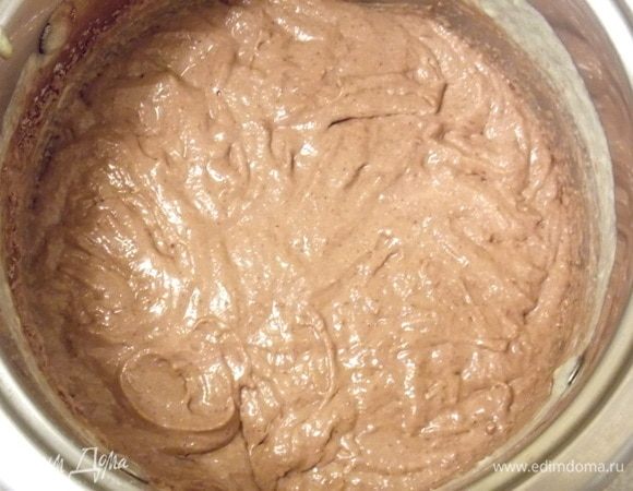 Соединить обе массы и снова взбить.