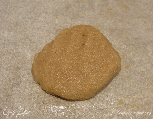 Замешиваем тесто-марципан.