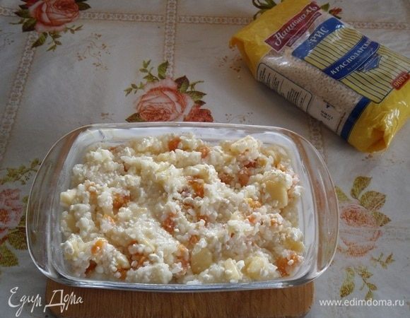 Выкладываем рисово-творожную массу.