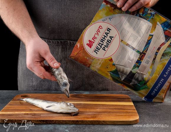 Ледяную рыбу ТМ «Магуро» разморозьте, промойте, отделите плавники, голову и хвост.