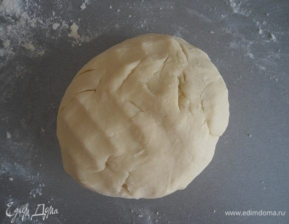 Быстро замесить, чтобы получился вот такой пластичный комок теста.