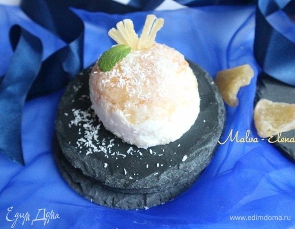 Достать из холодильника, пройтись по краю формочки острым ножом, аккуратно перевернуть формочку. Украсить цукатами, кокосовой стружкой, листиком мяты. 

