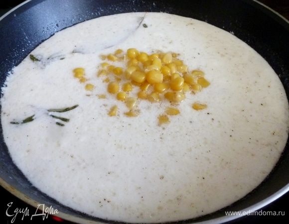 Добавим консервированную кукурузу. 