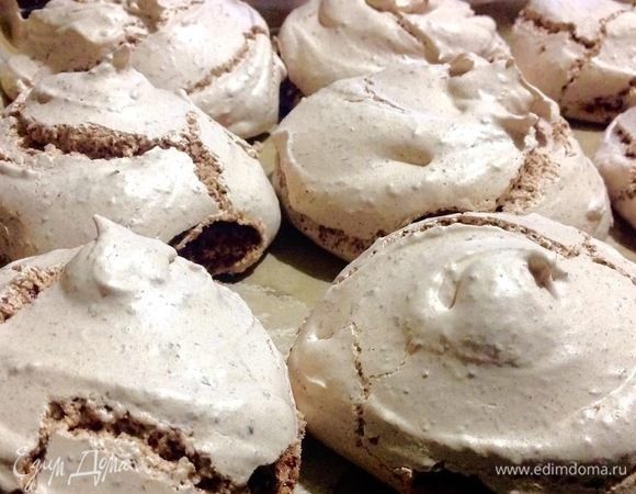 Ну все, если вы надумаете тоже печь шоколадные меренги от Юлии Высоцкой, то и в вашем доме домашняя лапша станет традицией.