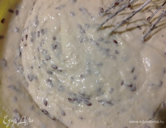 Просеиваем снова 250 г муки, замешиваем тесто.