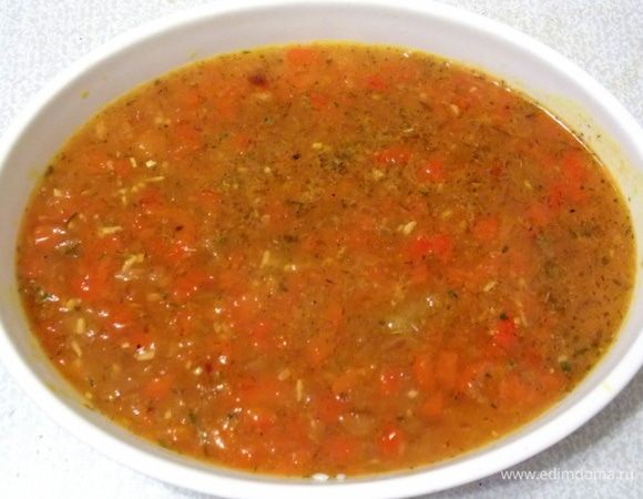 Вылить на рис и разровнять.