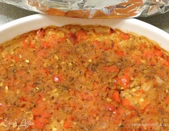 Закрыть верх фольгой и поставить в горячую духовку при 180°С примерно 40–45 мин. до готовности. Не мешать.