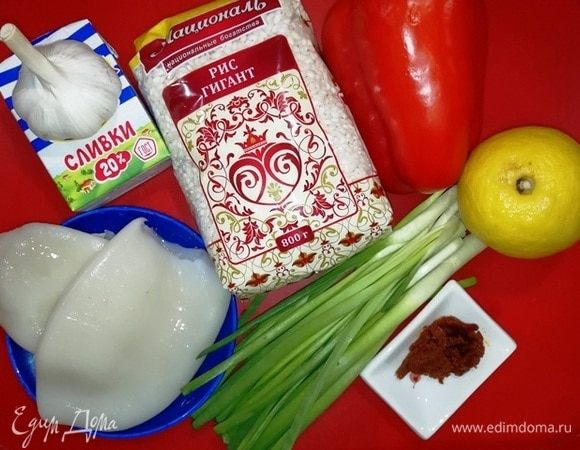 Подготовьте необходимые ингредиенты.
Вместо сливок можно взять кокосовое молоко, будет ароматнее.
Соль и перец я в рецепте не использую, т.к. паста «Том-Ям» острая и соленая.