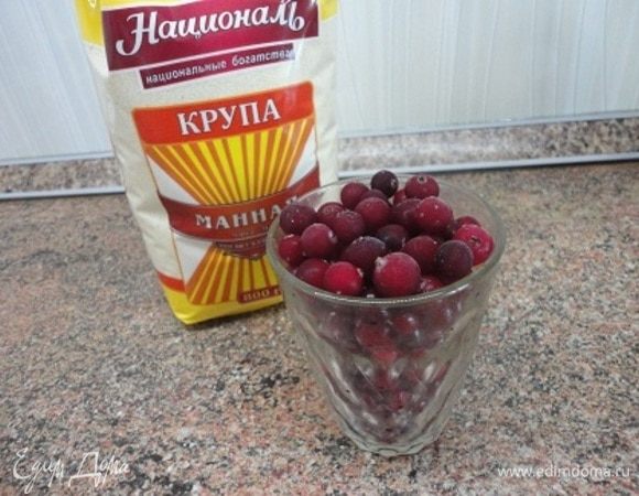 Стакан любимой ягоды, примерно 100 г. Я использовала замороженные ягоды.