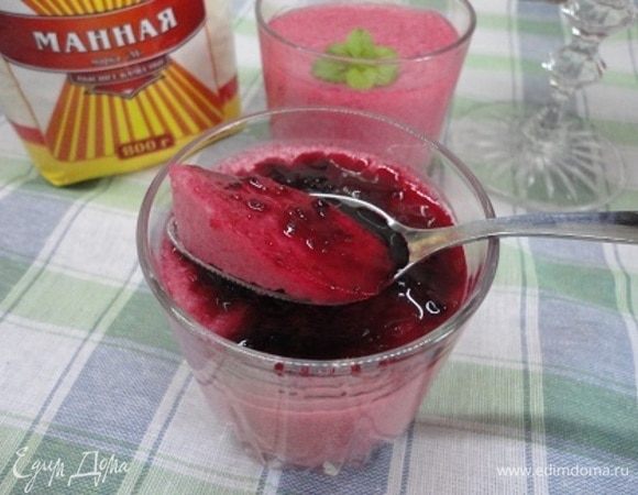 Клюквенный мусс я поливала сиропом смородинового варенья.