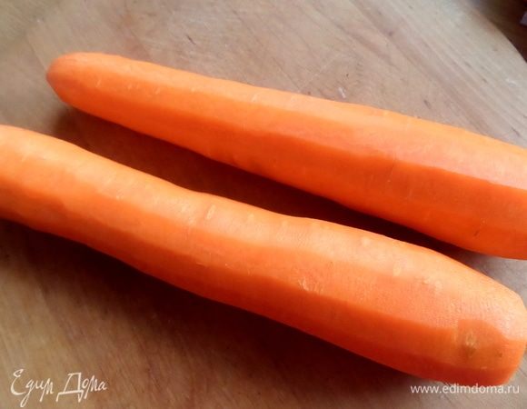 Я взяла 2 крупные сладкие морковки.