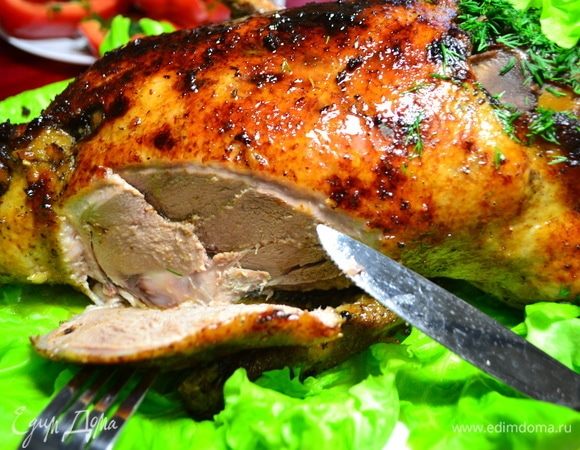 Нарезаем шикарное, нежное мясо на порции.