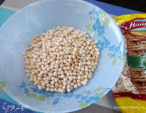 Горох ТМ «Националь» помыть водой и отправить вариться в кастрюлю с бульоном.