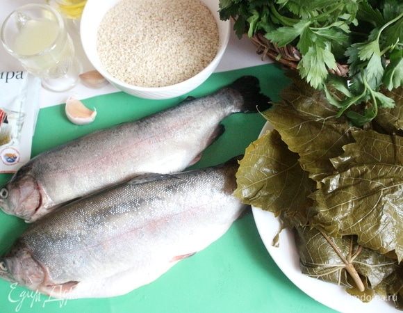 Приготовить все необходимое. Рыбу выпотрошить.