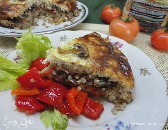 Подаем с зеленью и любимыми заготовками. Лечо здесь очень подходит.