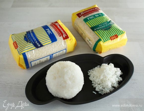 Отварим 2 вида риса, следуя инструкциям на упаковках. Краснодарский слипнется, а № 5 останется белым и рассыпчатым. Это как раз то, что нам нужно.